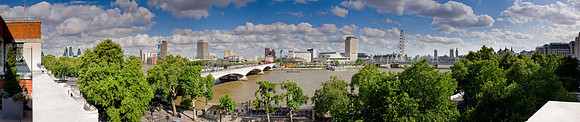 P2C25  The Thames and The Heart of London, UK