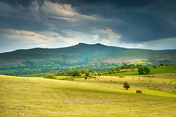 V20L12  Pen Y Fan and Corn Du from Twyn y Gaer Iron Age Hill Fort, Mynydd Illtud, Brecon Beacons National Park, Wales, UK
