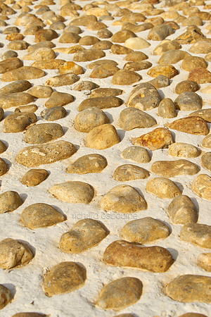 V9BG4  Flints in Cement