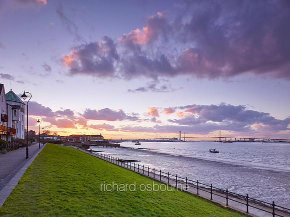 V9L18  River Thames at Greenhithe, Kent, UK