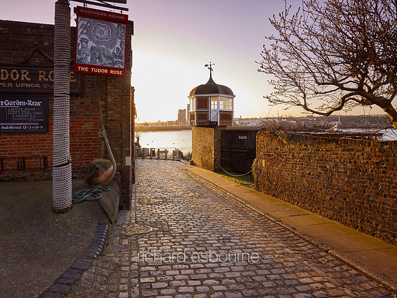 V9L3  Upper Upnor, Medway, Kent, UK