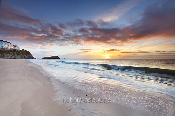V5L1  Tenby Dawn, Pembrokeshire, Wales, UK