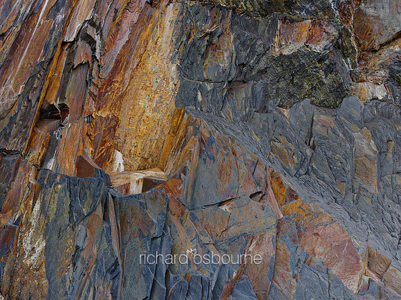 V8D21  Rocks, Traeth Llyfn Beach, Pembrokeshire, Wales, UK