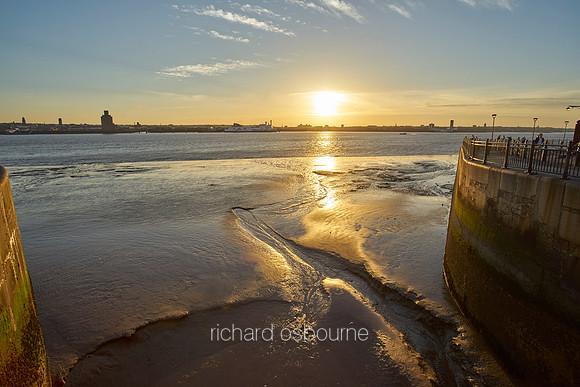 V12C57  Sunset, River Mersea, Liverpool, UK