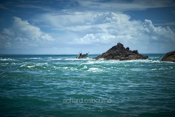 V11L23   Rocks off Ramsey Island, Pembrokeshire, Wales, UK