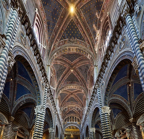 V8AR6  The Cathedral of Santa Maria Assunta, Siena, Italy