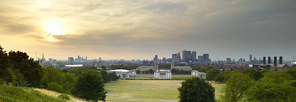P4C23  Canary Wharf and The City from Greenwich Park, London, UK