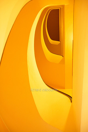 L1AR32 Staircase, Italy