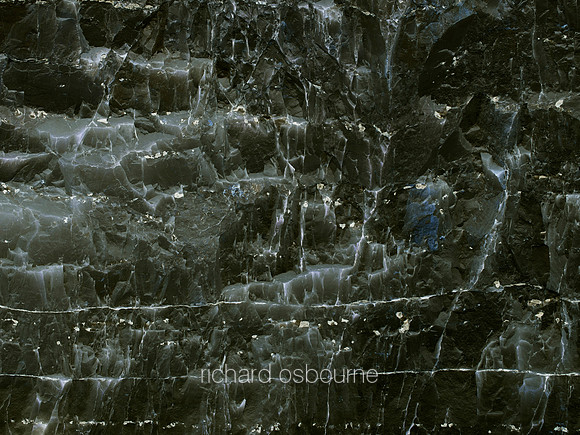V7D5  Dark Cliff