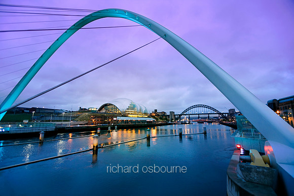 L1AR5 Gateshead Millennium Bridge