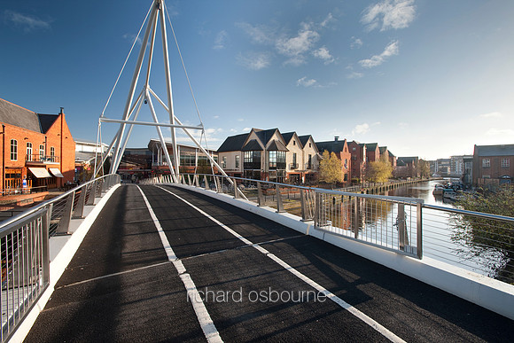 V4N7 Lady Julian Bridge