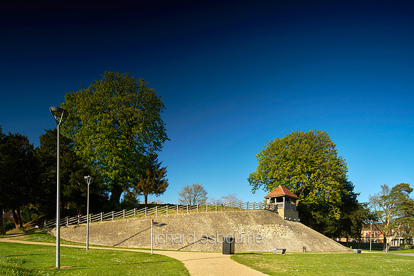 V20C10  Bedford Castle Mound, Bedfordshire, UK