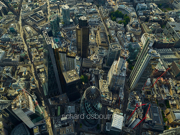 V11C3  Aerial View of The City of London, UK