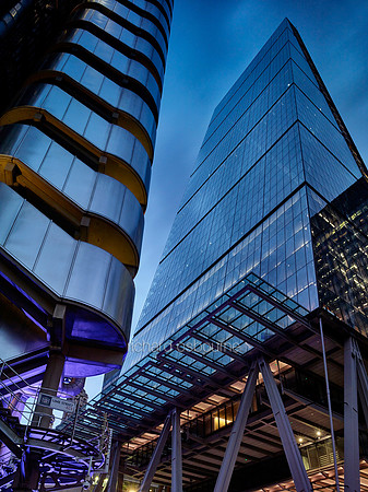 V9C22  122 Leadenhall Street - The Cheesgrater - & LLoyds Building, City of London, UK