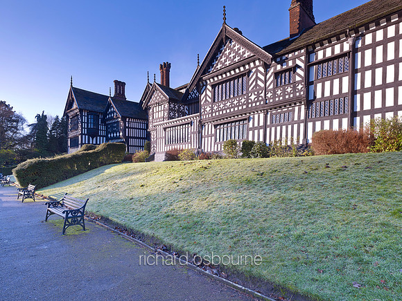 V7AR2  Bramhall Hall, Stockport, Manchester, UK