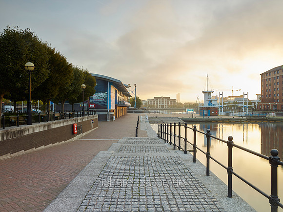 V10C47  Central Bay, Salford Quays, Greater Manchester, UK