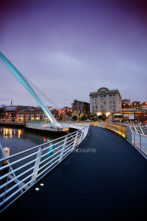 L1AR18 Millennium Bridge Gateshead