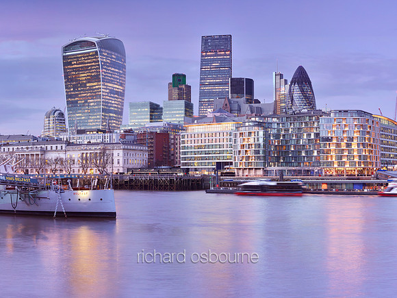 V9C57  Thames Evening - City of London, London, UK