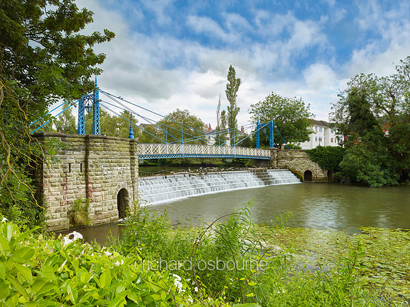 V10C9  Jephson Gardens Weir, Royal Leamington Spa, Warwickshire, UK