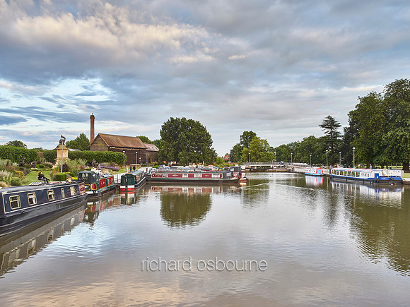 V10C22  River Avon, Stratford-Upon-Avon, Warwickshire, UK