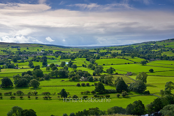 V12L9  Teesdale and Lunedale and River Tees, County Durham, UK