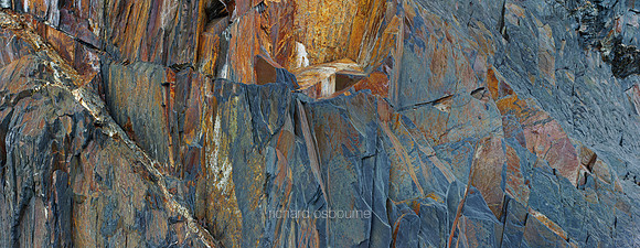 V8D26  Rock Wall
