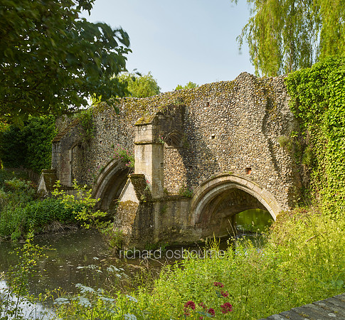 V12C9  Abbot Bridge and River Lark, Bury St Edmunds, Suffolk, UK