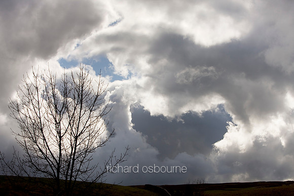 V4S6  Stormy Sky, Yorkshire Dales