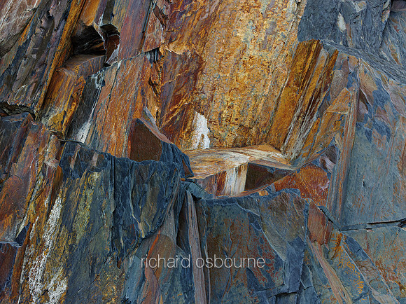 V8D20  Rock Wall