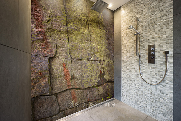 V8BG22  Rock Wall