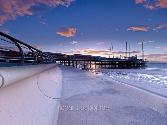 V7L39  South Pier, Blackpool, Lancashire, UK