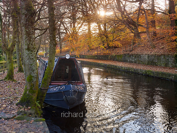 V7L55  Huddersfield Canal, Greenfield, Peak District, UK