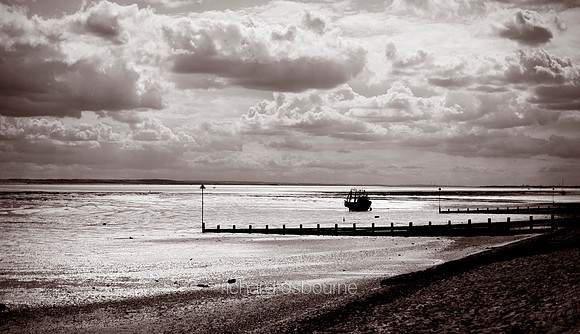 V4BW11  Low Tide and Mudflats, Southend-on-Sea, Essex, UK