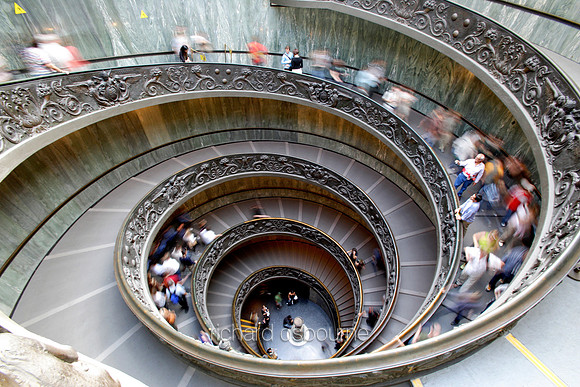 V5AR25  Spiral Staircase Inside the Vatican Museum, Rome, Italy