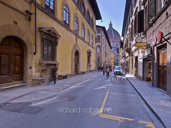 V7C63  Duomo from Via dei Servi, Florence, Italy
