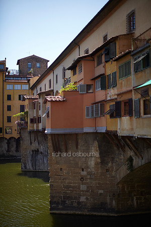 V6C7  Ponte Vecchio, Florence, Italy