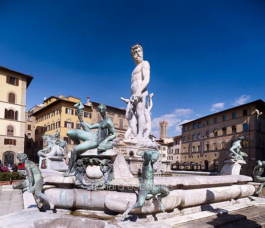 V7C68  Fountain of Neptune, Florence, Italy