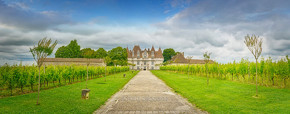 P5L56  Chateau Montbazillac, Dordogne, France