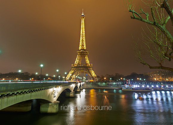 V7C49  The Eifel Tower, Paris, France