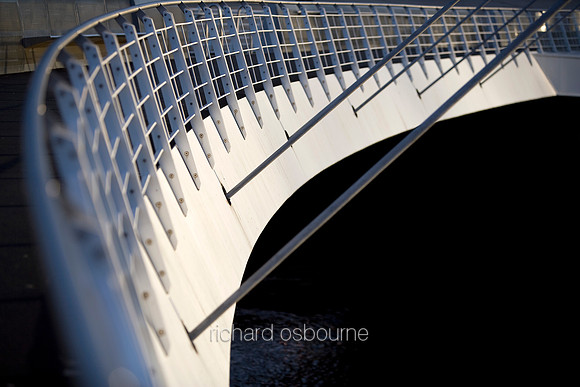 V5AR16  Detail of Gateshead Millennium Bridge, Newcastle / Gateshead, England, UK