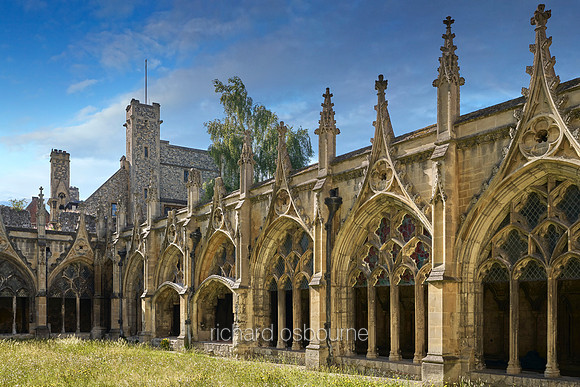 V19AR2  Cloisters, Canterbury Cathedral, Kent, UK