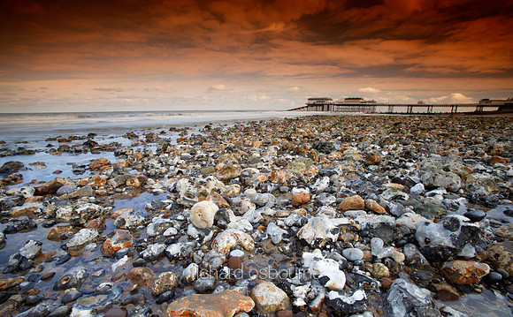 V1N13 Cromer Beach and Pier