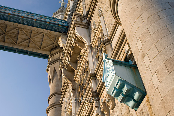 V4AR1 Tower Bridge