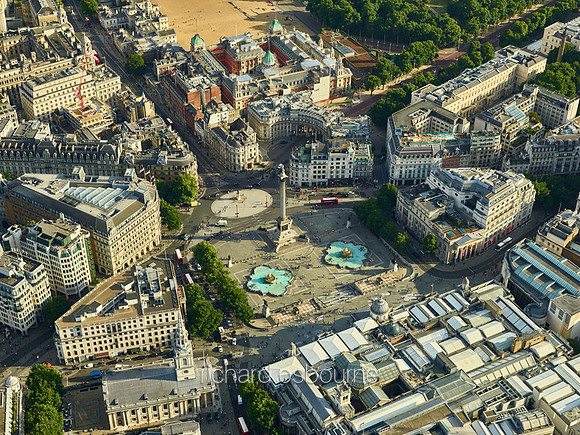 V11C4  Aerial View of Trafalgar Square, London, UK