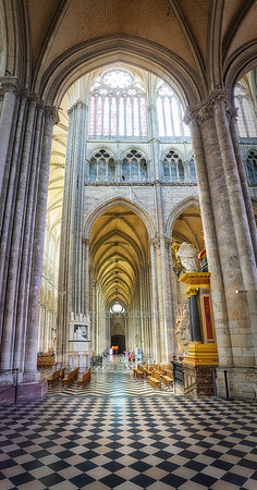 V19AR8  Amiens Cathedral, (Basilique Cathédrale Notre-Dame d'Amiens), France