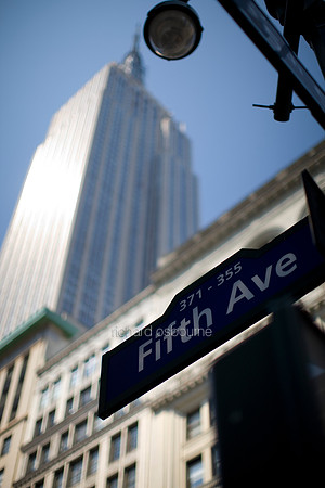 V4NY52  5th Avenue Sign and Empire State Building, New York City, USA