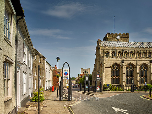 V12C18  St Mary's Church, Honey Hill and Crown Street, Bury St Edmunds, Suffolk, UK