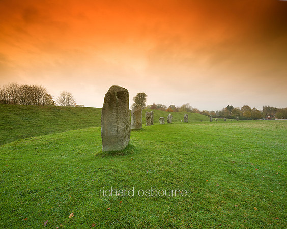 V5L14  Avebury Stone Circle, Wiltshire, UK