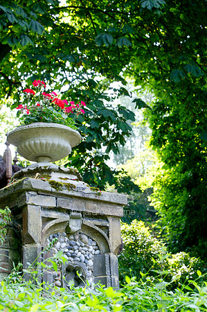 L1G23 Victorian Garden