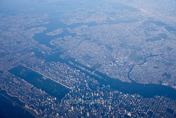 V4NY31  Central Park and Manhattan From the Air, New York City, USA